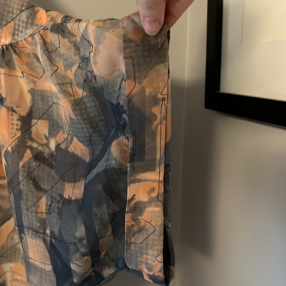 Cute! BGBGeneration Flowy Pink & Gray Abstract Print Top - Picture 6 of 13